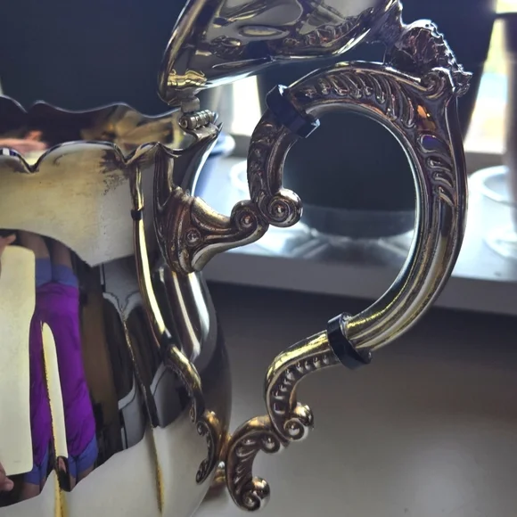 Silver Plated Teapot with Victorian Styled Designed Lid and Handle - Picture 5 of 8